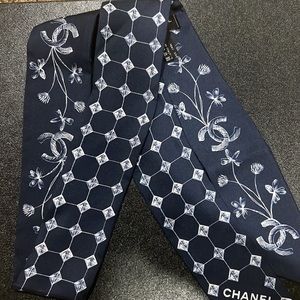 Chanel twilly